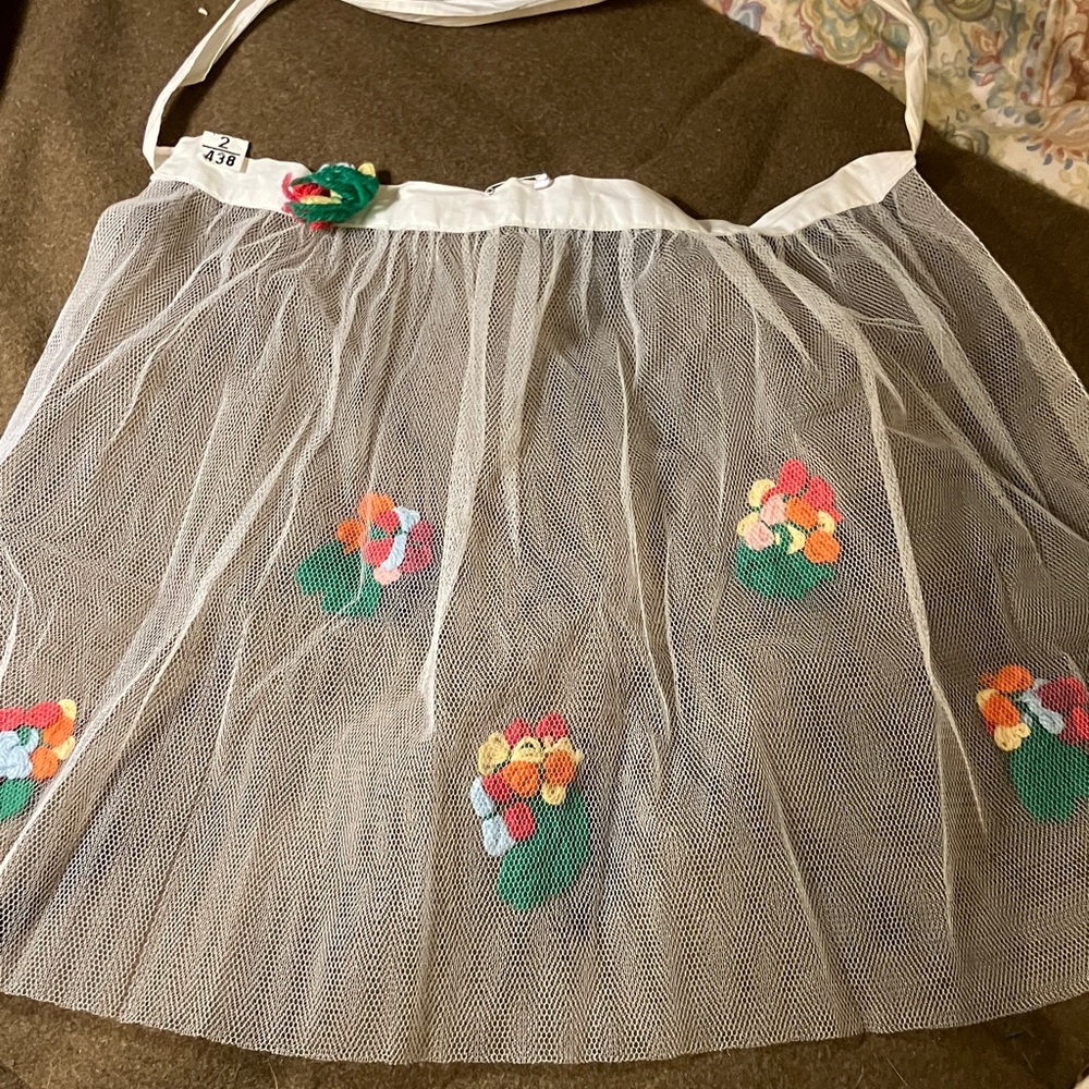 Vintage apron netting with yarn decoration and satin tie sheer 1960’s